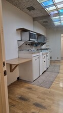 8404 Pershing Dr, Unit #C in Playa Del Rey, CA - Foto de edificio - Building Photo