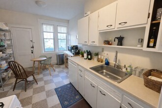 18 Alton Pl, Unit 4 in Brookline, MA - Foto de edificio - Building Photo