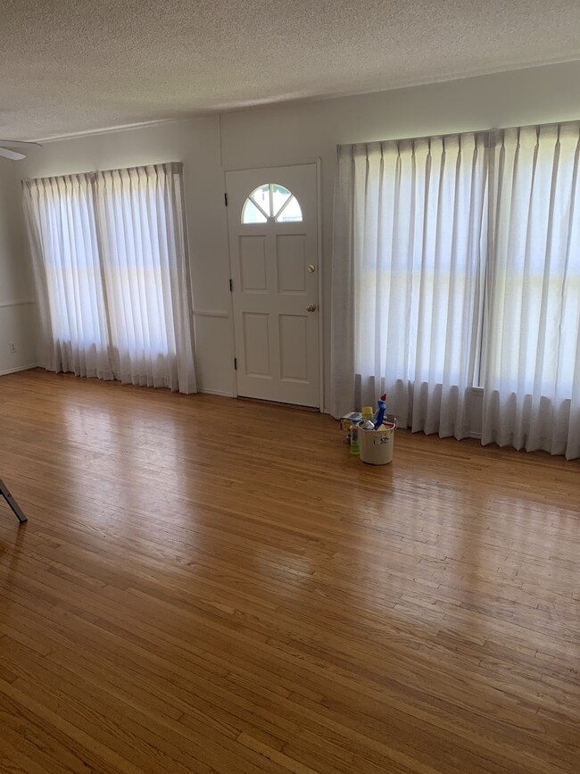 1214 Bedford S St, Unit 3 in Los Angeles, CA - Building Photo - Building Photo
