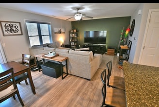 8311 S 35th St in Lincoln, NE - Foto de edificio - Building Photo