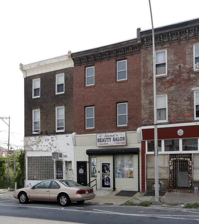 1604 Ridge Ave in Philadelphia, PA - Foto de edificio - Building Photo