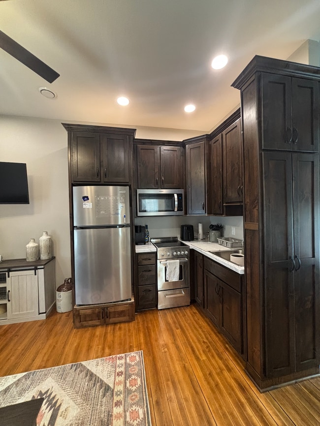 201 2nd Ave SW, Unit #9