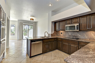 7525 E Gainey Ranch Rd in Scottsdale, AZ - Building Photo - Building Photo