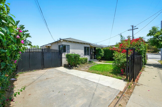 1427 W I St in Wilmington, CA - Building Photo - Building Photo