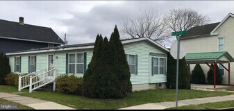 307 S Wayne St in Lewistown, PA - Building Photo