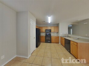 8123 W Hammond Ln in Phoenix, AZ - Building Photo - Building Photo