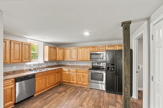 3302 Possum Trot Rd in Greenbrier, TN - Foto de edificio - Building Photo