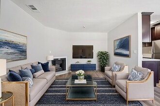 Lemoli Apartments in Hawthorne, CA - Foto de edificio - Building Photo