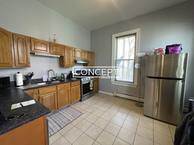 8 Centre St in Boston, MA - Building Photo - Building Photo