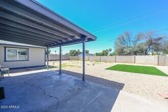 13052 N 40th Pl in Phoenix, AZ - Building Photo - Building Photo