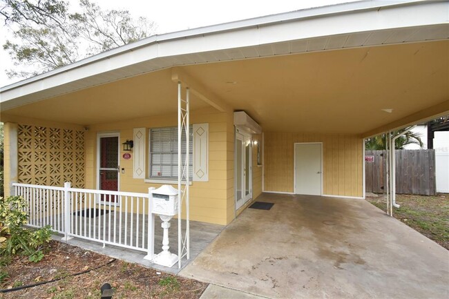 619 Glenoak St N in St. Petersburg, FL - Building Photo - Building Photo