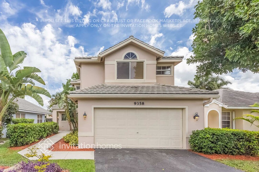 9358 Arborwood Cir in Davie, FL - Building Photo