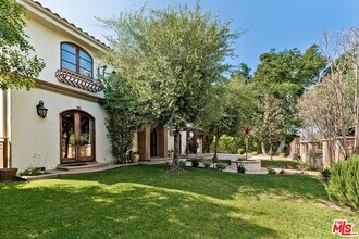 6127 Rhodes Ave in Los Angeles, CA - Building Photo - Building Photo