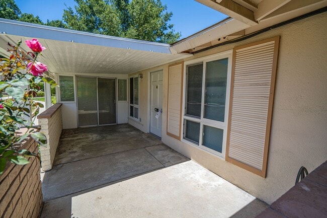 26751 Whispering Leaves Dr in Santa Clarita, CA - Building Photo - Building Photo