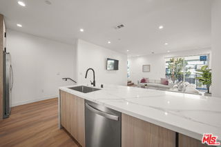 13692 Erwin St in Los Angeles, CA - Building Photo