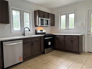 10513 Cosby Manor Rd in Utica, NY - Building Photo - Building Photo