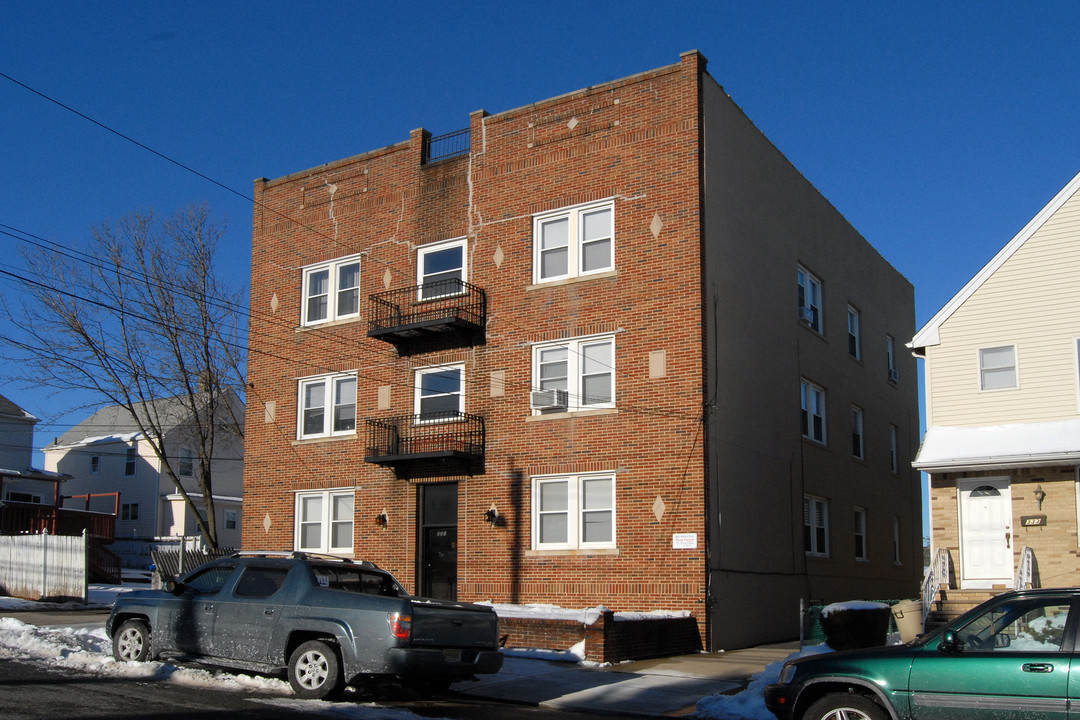 331 Fern Ave in Lyndhurst, NJ - Building Photo