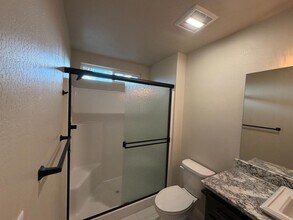 7863 28th St in White City, OR - Building Photo - Building Photo