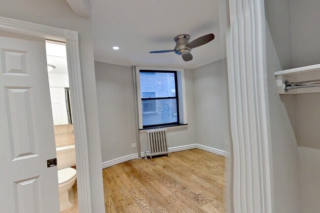 326 E 35th St, Unit 21 in New York, NY - Building Photo - Building Photo