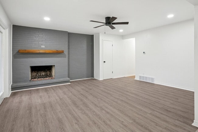 property at 7626 Dentcrest Dr