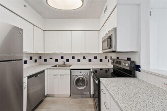 1500 Bay Rd, Unit S-0380 in Miami Beach, FL - Building Photo - Building Photo