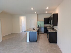 11154 Crescent Deer Dr in Land O Lakes, FL - Building Photo - Building Photo