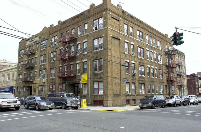 5200-5202 Palisade Ave in West New York, NJ - Building Photo - Building Photo