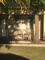 10911 NE 9th Ct, Unit Home in Biscayne Park Apartments