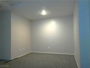 351 Summer Sparrow Ave in Henderson, NV - Building Photo - Building Photo