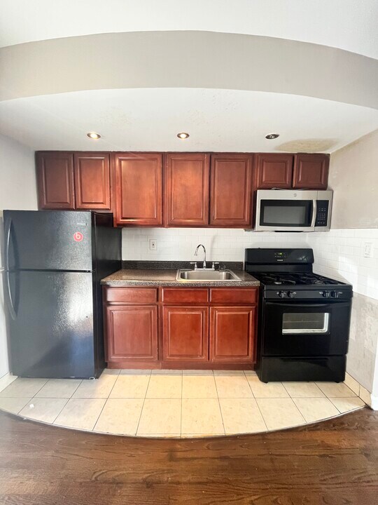 186 Fairview Ave in Jersey City, NJ - Building Photo