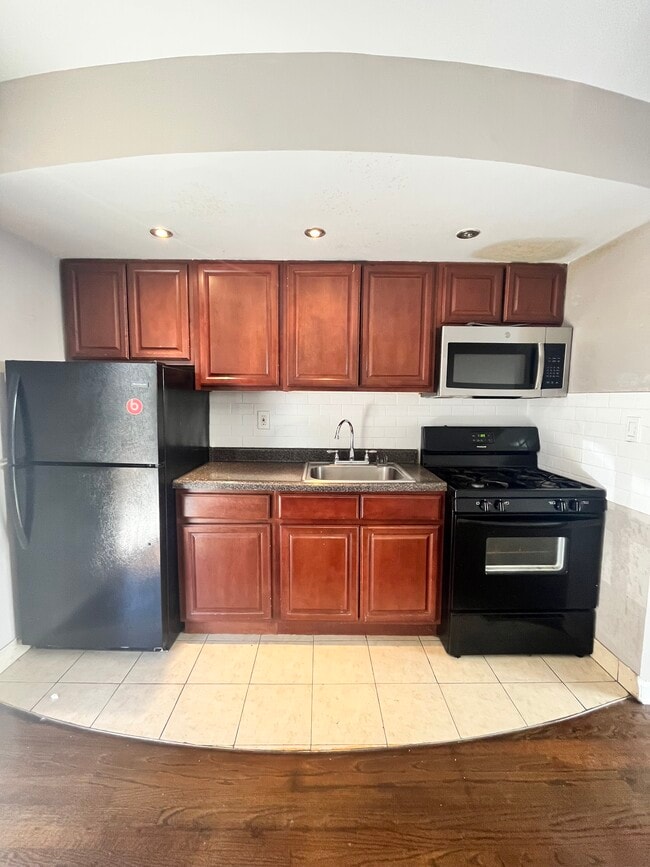 186 Fairview Ave, Unit A2