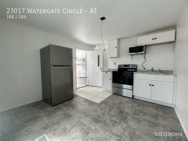 23017 Watergate Cir
