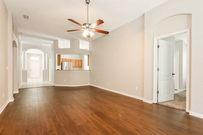 9732 White Barn Way in Riverview, FL - Foto de edificio - Building Photo