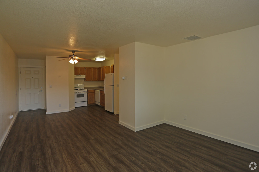 Goldstone Place Apartments in Clearfield, UT - Building Photo