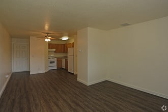 Goldstone Place Apartments in Clearfield, UT - Foto de edificio - Building Photo