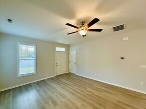 1301 Putnam Dr in Belville, NC - Building Photo - Building Photo