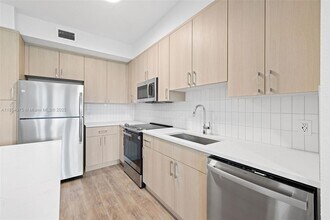 10170 SW 7th St, Unit 23-407 in Pembroke Pines, FL - Building Photo - Building Photo