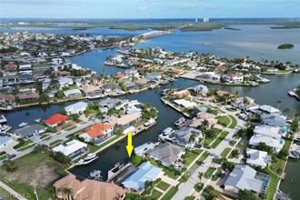 562 Goldcoast Ct in Marco Island, FL - Foto de edificio - Building Photo