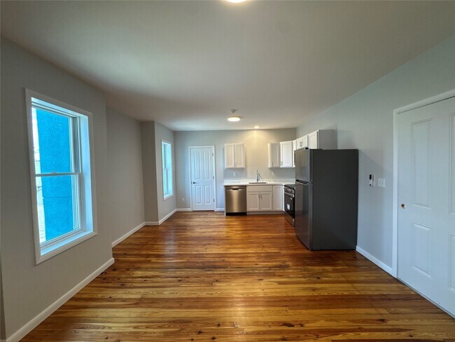 216 Main St-Unit -206 in Johnson City, NY - Building Photo - Building Photo