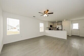 10701 Revolver Dr, Unit 11-1132 in Fort Worth, TX - Foto de edificio - Building Photo