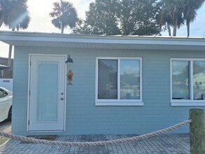 805 N Dixie Fwy in New Smyrna Beach, FL - Building Photo - Building Photo
