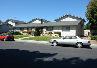 880-884 Burbank Dr in Santa Clara, CA - Building Photo - Building Photo