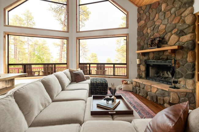 2373 W Mountain Laurel Rd