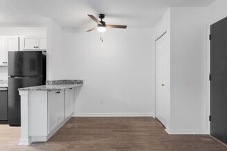 Westwood Apartments - SP Lafayette LLC in Medina, OH - Building Photo - Building Photo