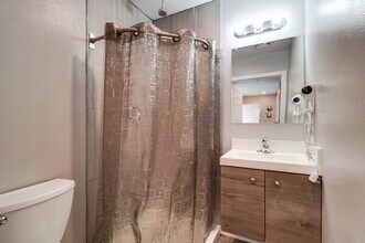 1313 Morena Blvd in San Diego, CA - Foto de edificio - Building Photo