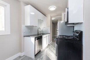 Sandison Manor in Edmonton, AB - Building Photo