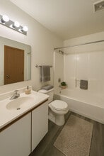 Anthos at DeKalb in Dekalb, IL - Foto de edificio - Building Photo