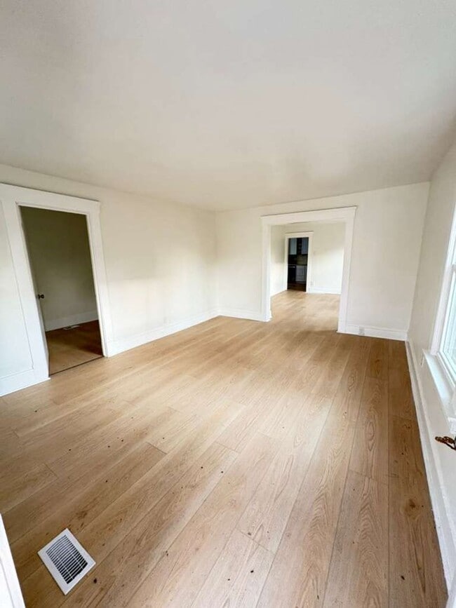 6210 Pear Ave in Cleveland, OH - Building Photo - Building Photo