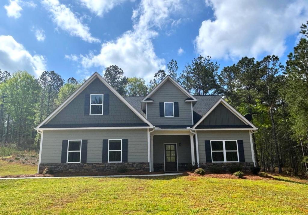 80 Hawthorn Ln in Covington, GA - Building Photo