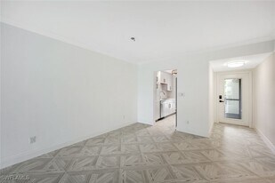 212 Banyan Blvd in Naples, FL - Building Photo